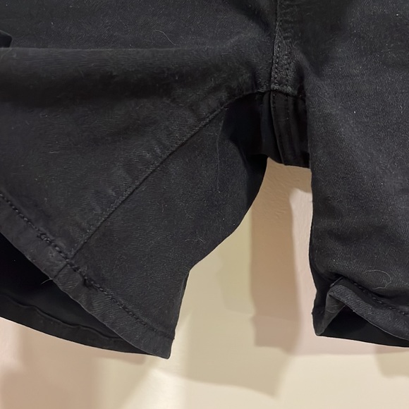 Women’s Black MIDI American Eagle 5inch Inseem Shorts - Picture 5 of 5